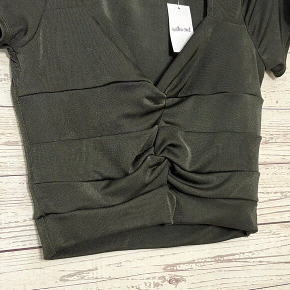 NWT Willow Root Cropped Green Top Large - Picture 3 of 6